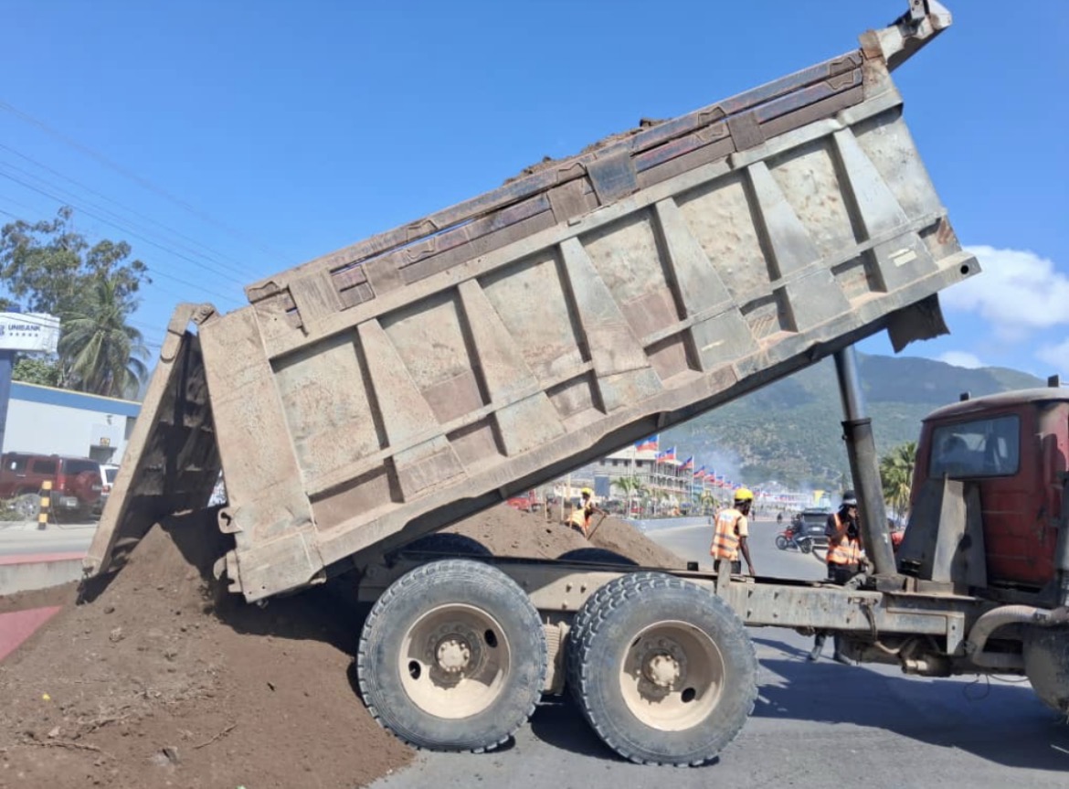 Fresh soil for the medians — restoration in motion.